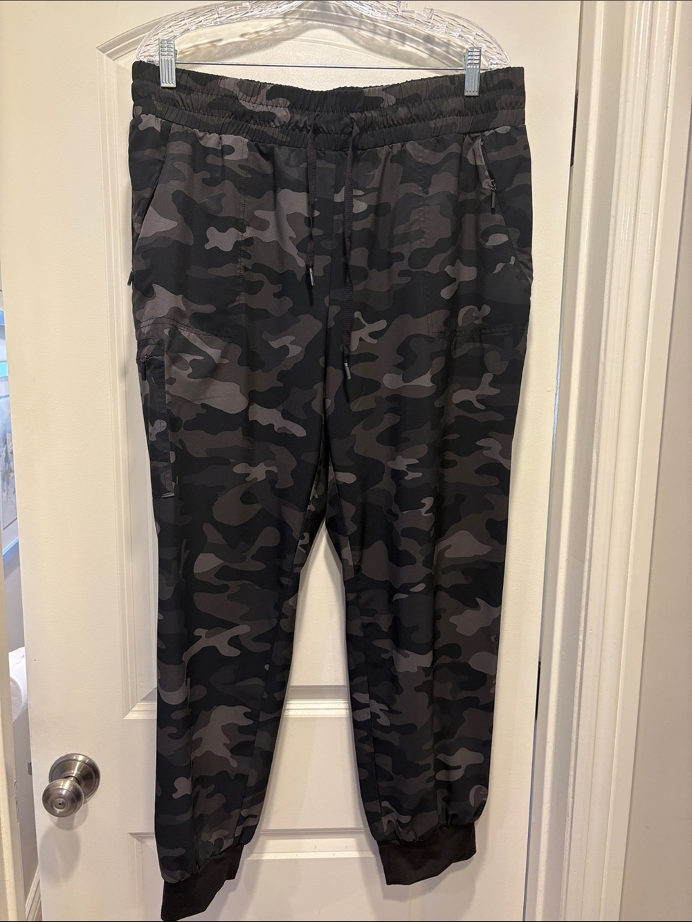 Chico's Green & Black Zenergy Camo Jogger Pants - Chico’s Size 3